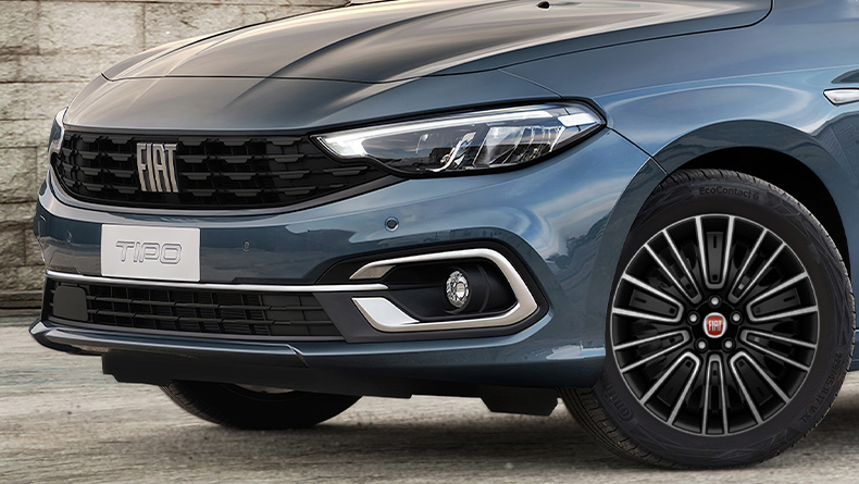 Bouclier avant Fiat Tipo et phare LED avec jante alliage