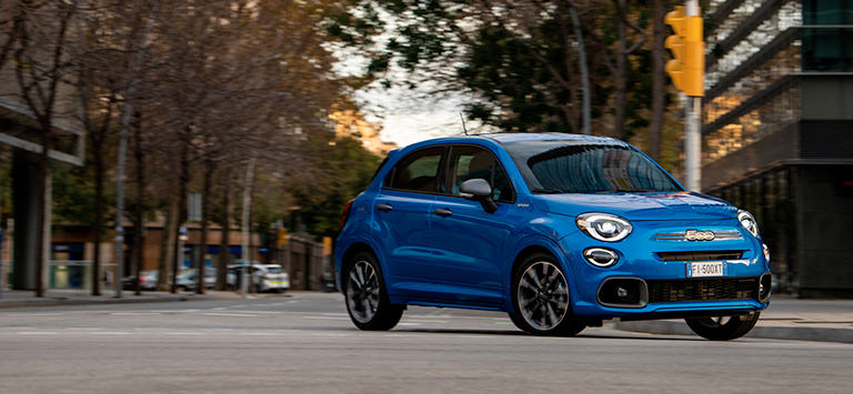 Fiat 500X sur la route. Pack Fiat Glass